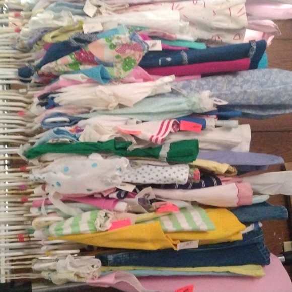 Baby clothes - Picture 1 of 4